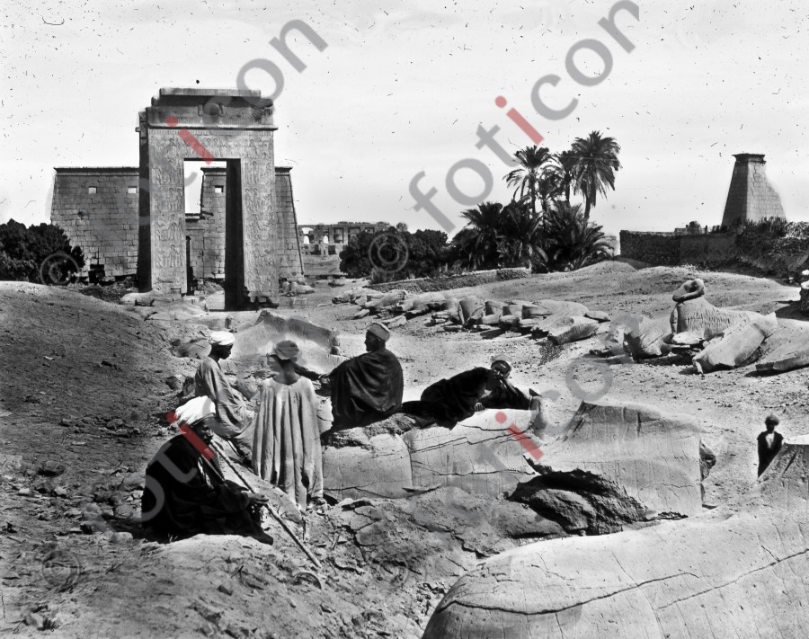 Sphinx-Allee in Karnak | Sphinx avenue in Karnak - Foto foticon-simon-008-044-sw.jpg | foticon.de - Bilddatenbank für Motive aus Geschichte und Kultur